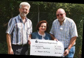 Tierheim erhälte Scheck über 1.000 Euro