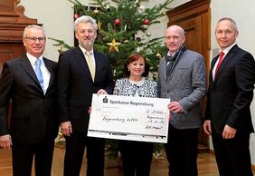 Gerhard Wagner, Berthold Neppel, Anita Neppel, OB Joachim Wolbergs und Christian Liebl (von links)